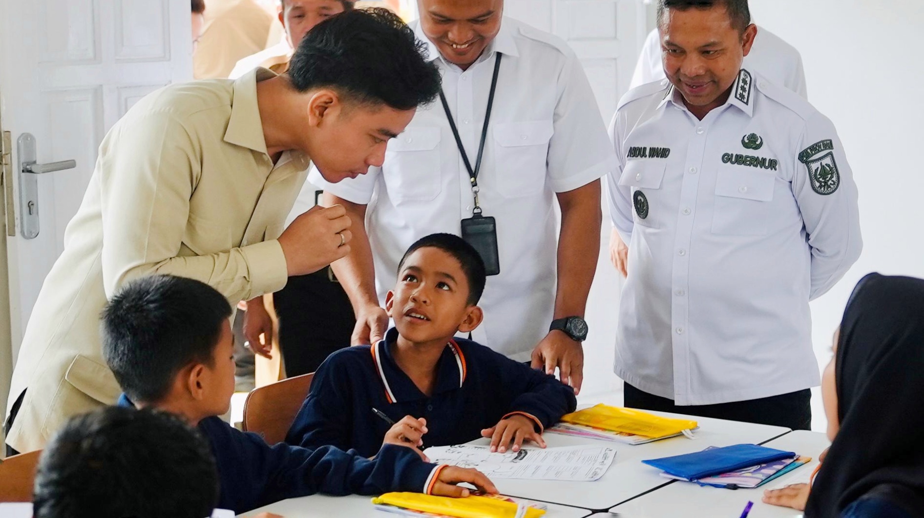 Wapres Gibran blusukan ke Sekolah Rakyat Abiseka di Pekanbaru! Pastikan Fasilitas dan Proses Belajar Berkualitas.