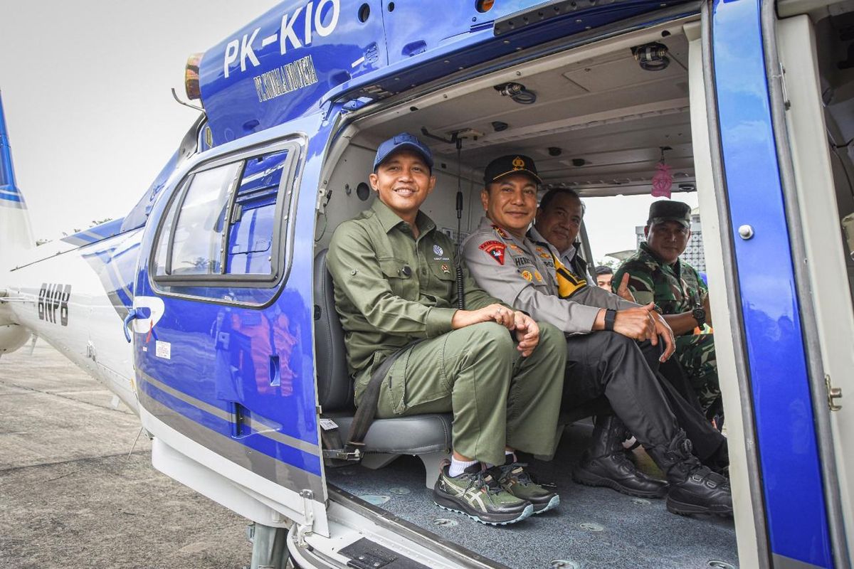 Menhut Raja Juli Antoni Pantau Langsung Karhutla Riau dari Udara di Dampingi Kapolda Riau dan Pangdam I Bukit Barisan