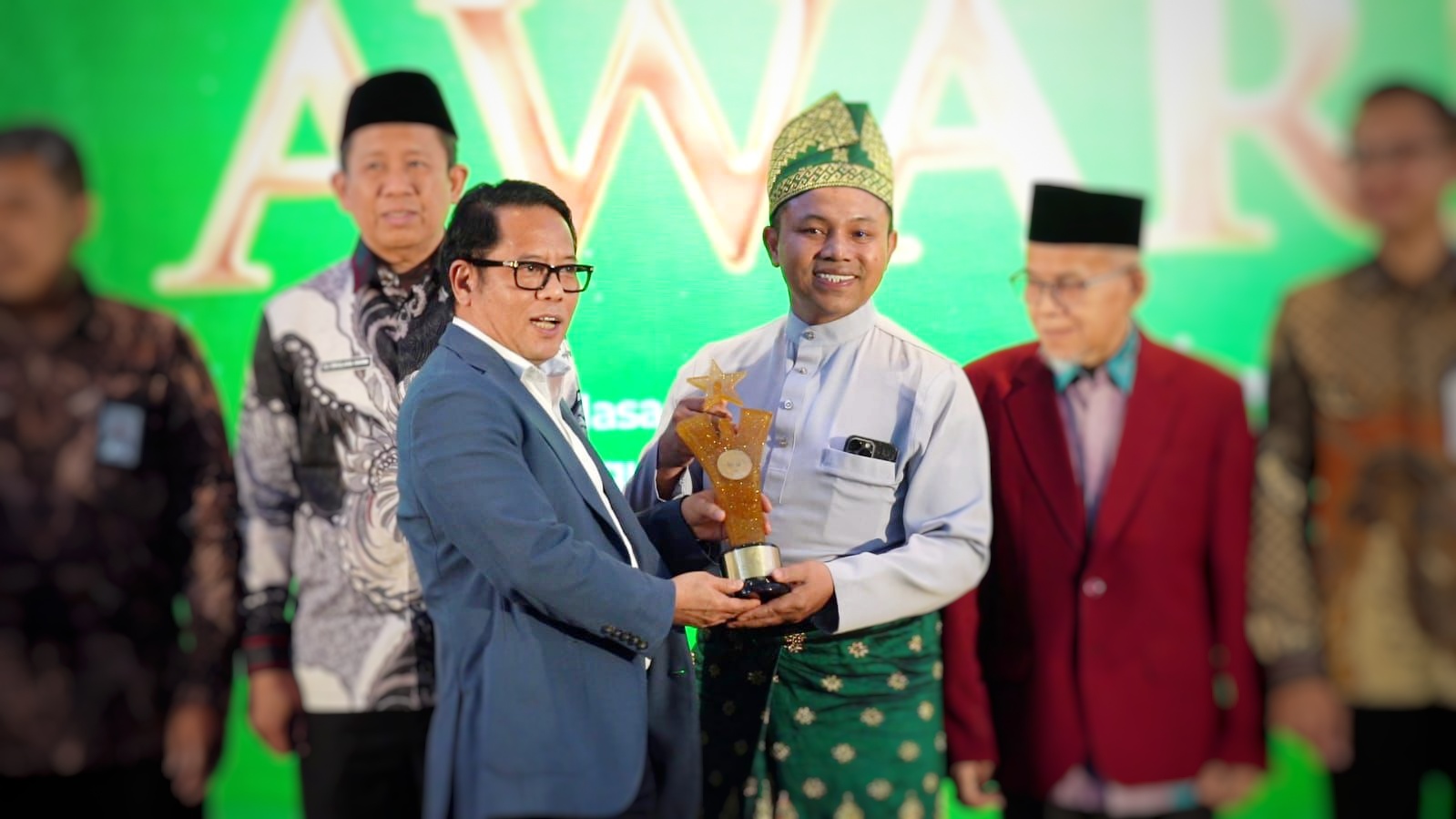 Gubernur Riau Raih Award BWI 2025
