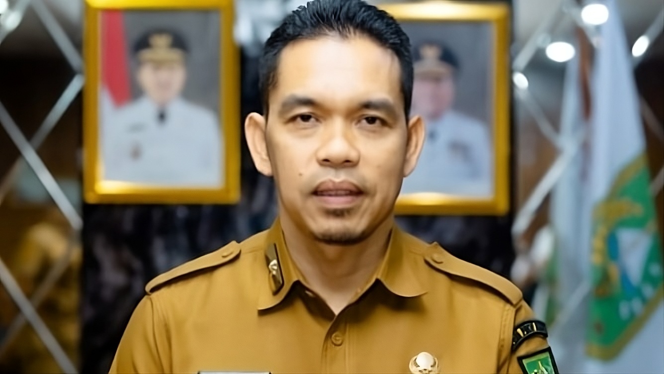 APBD-P 2025 Sah, Siswa Terima Seragam Gratis