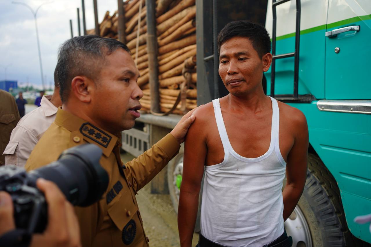 Gubernur Riau Abdul Wahid Tinjau Jalan Rusak Minas-Perawang, Janji Pembangunan Sistem Rigid