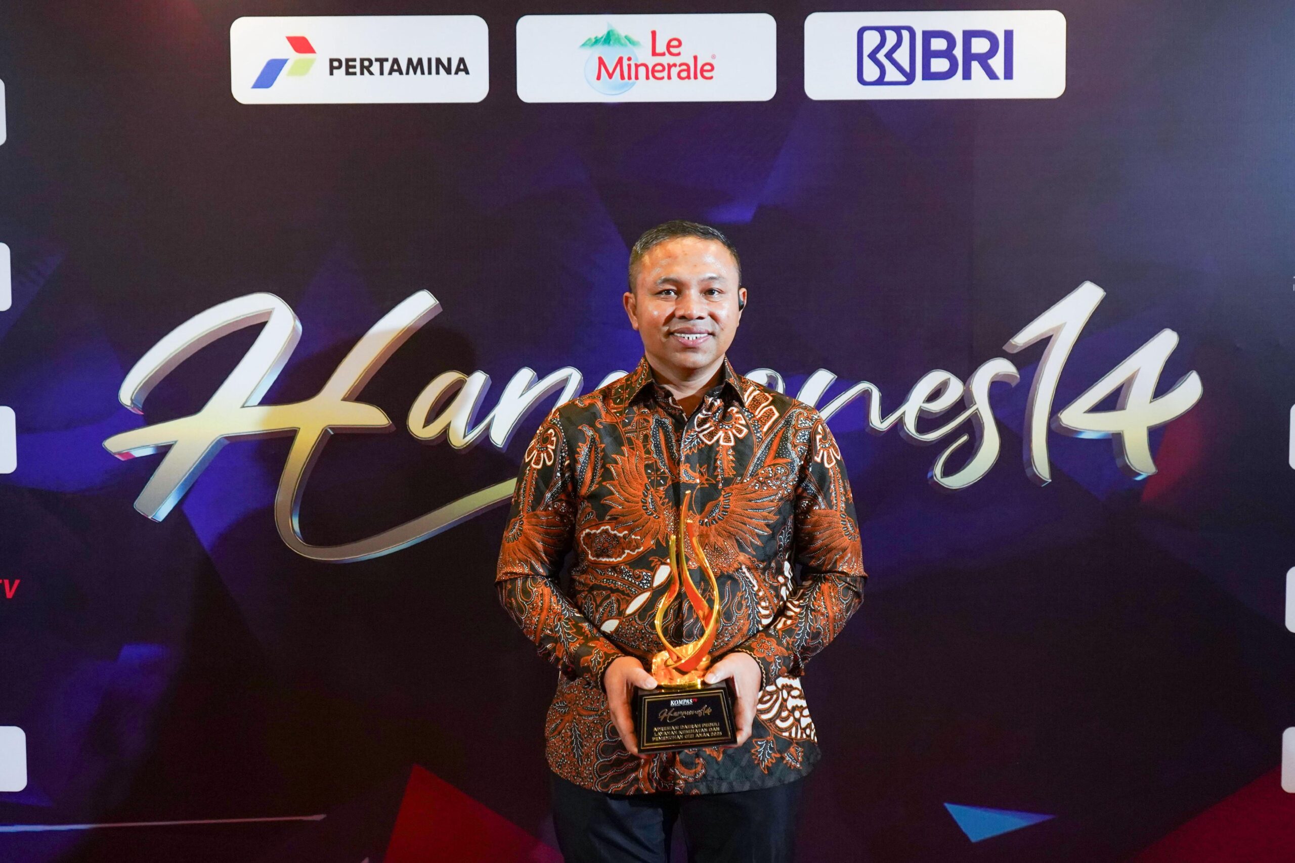 Gubernur Riau Abdul Wahid Terima Penghargaan Daerah Peduli Layanan Kesehatan dan Pemenuhan Gizi Anak dari Kompas TV